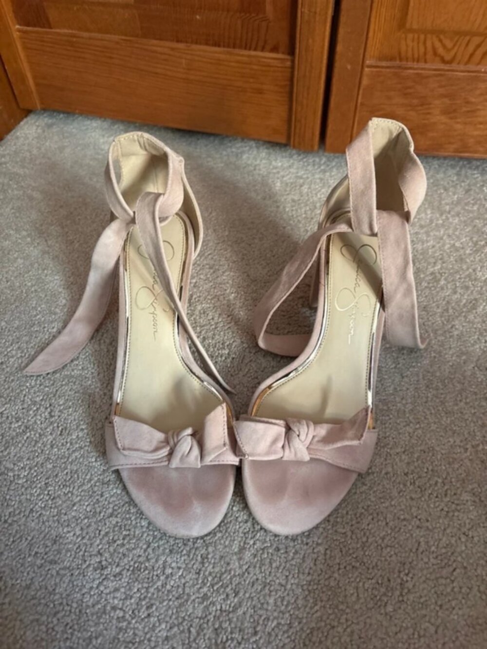 Jessica Simpson bow heels